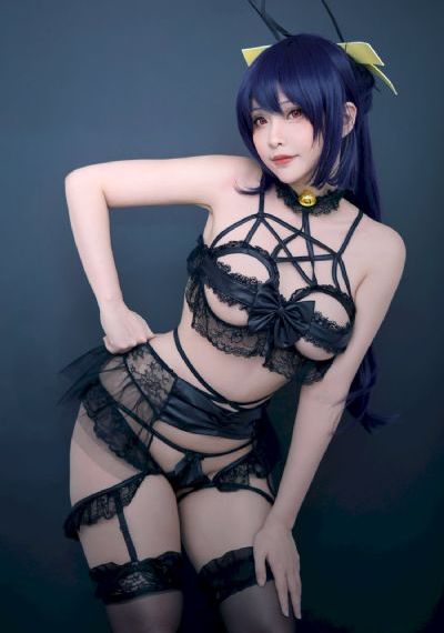 丰满少妇宾馆勾搭外卖员-迅雷会员电影未删减版